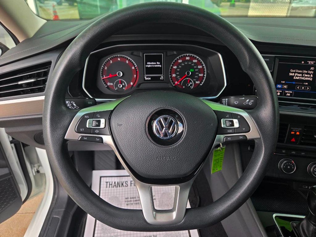 2020 Volkswagen Jetta SE R-Line photo 28
