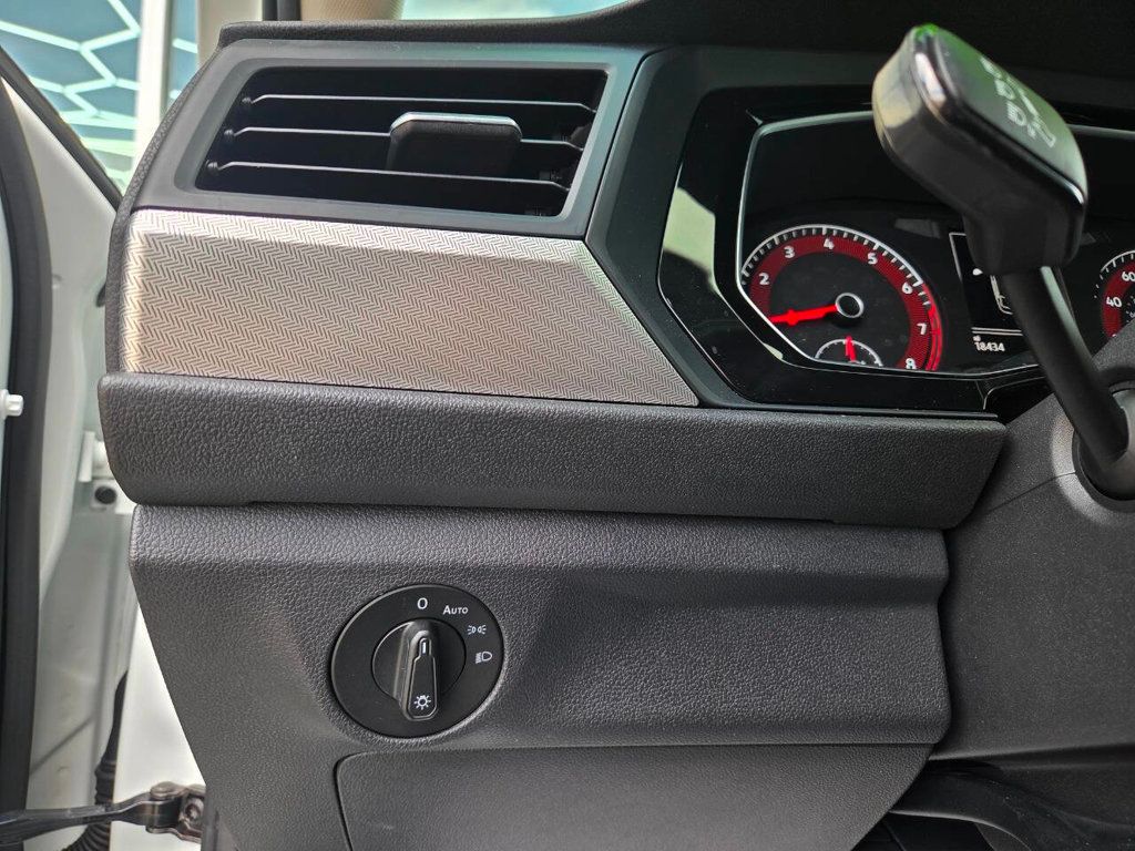 2020 Volkswagen Jetta SE R-Line photo 29
