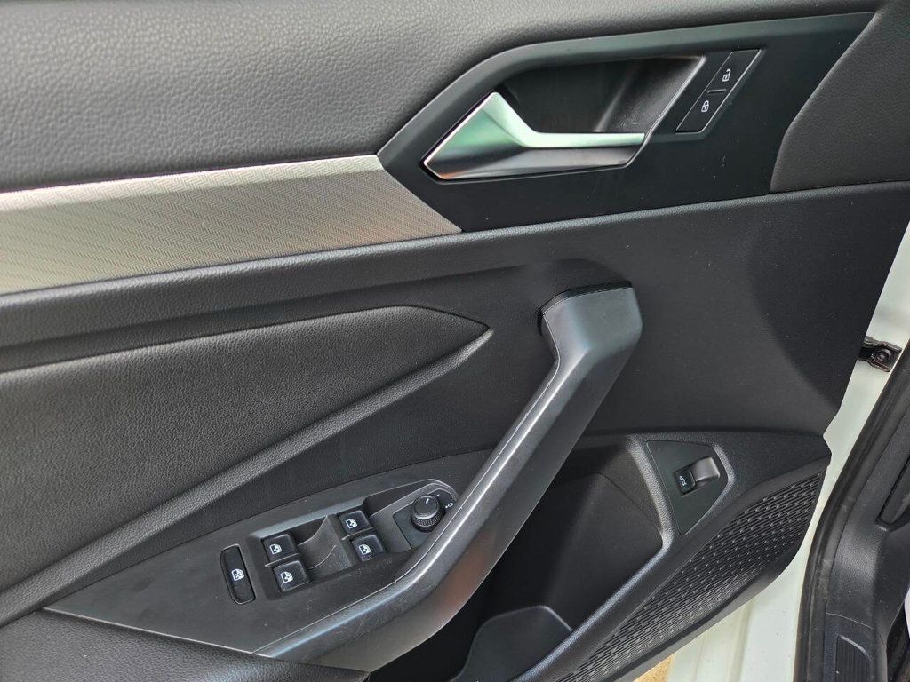 2020 Volkswagen Jetta SE R-Line photo 30