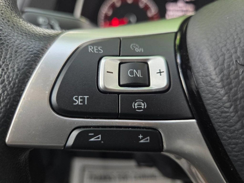 2020 Volkswagen Jetta SE R-Line photo 31