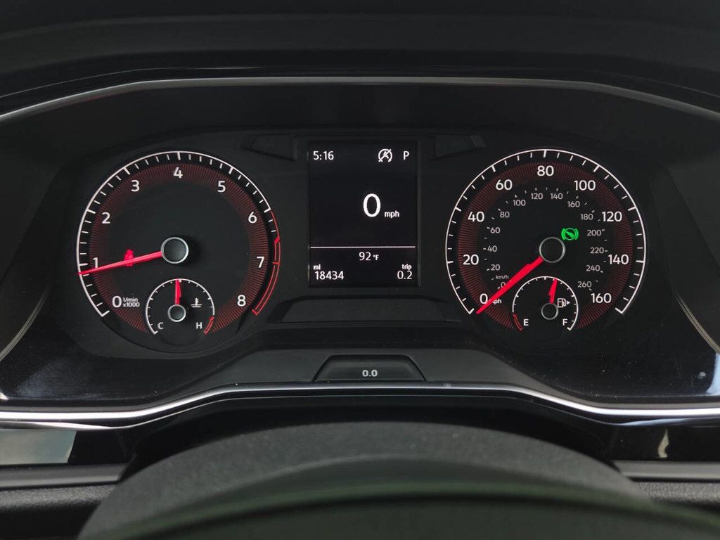2020 Volkswagen Jetta SE R-Line photo 33