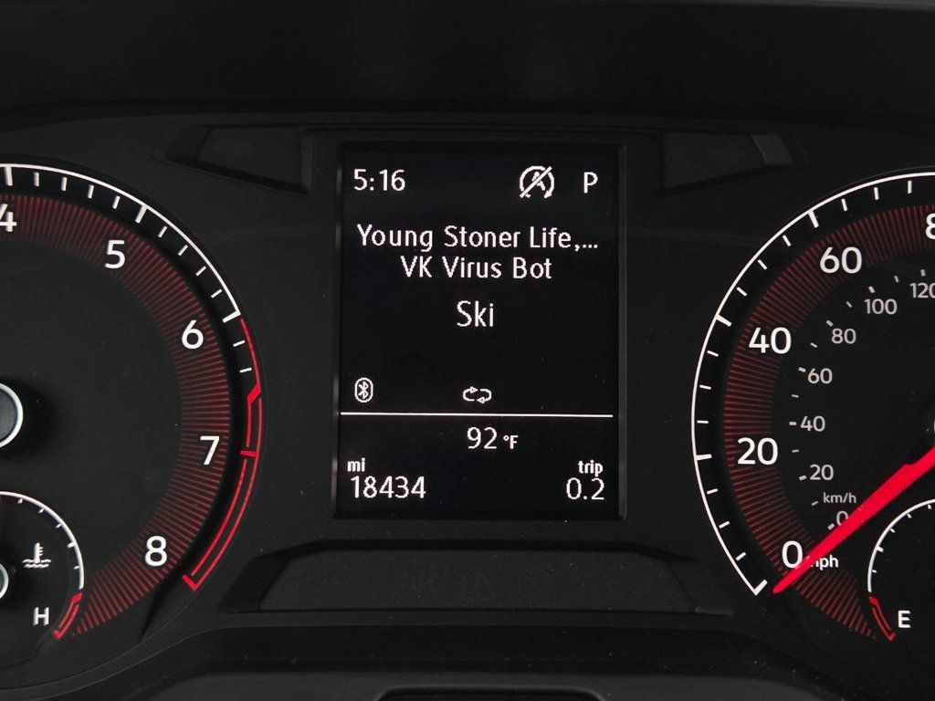 2020 Volkswagen Jetta SE R-Line photo 34