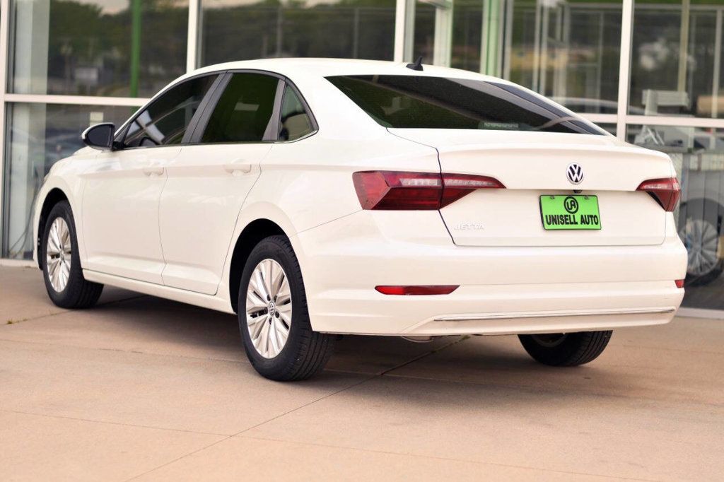 2020 Volkswagen Jetta SE R-Line photo 5