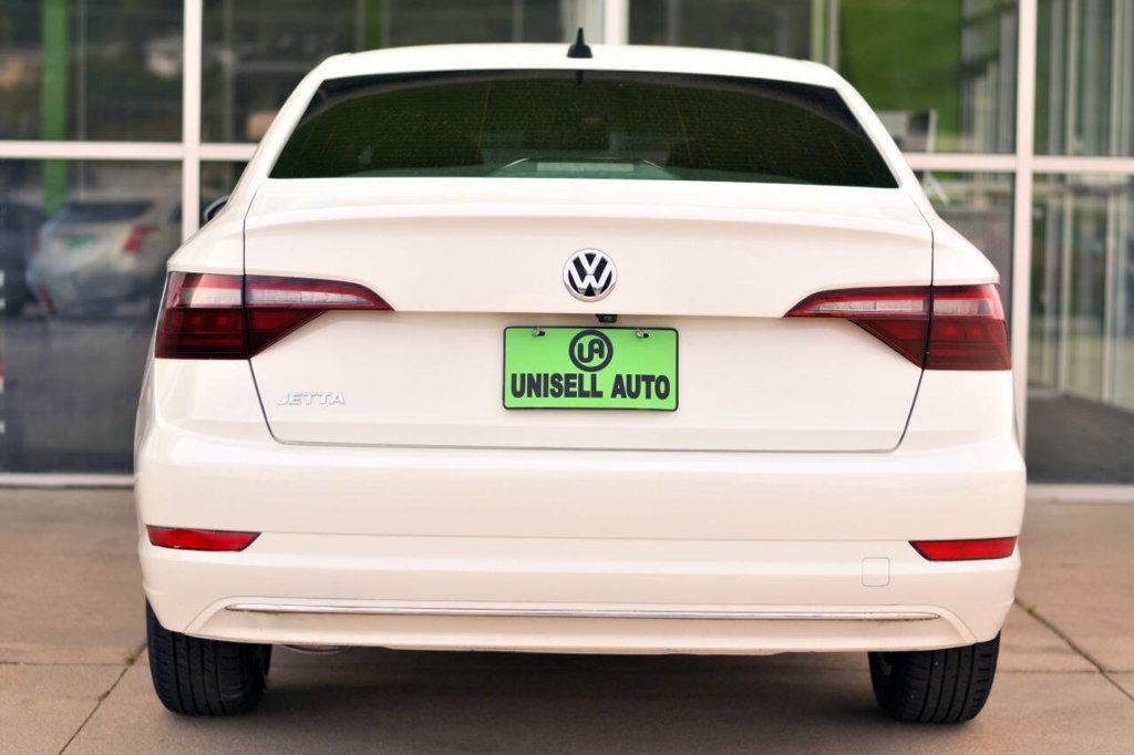 2020 Volkswagen Jetta SE R-Line photo 6