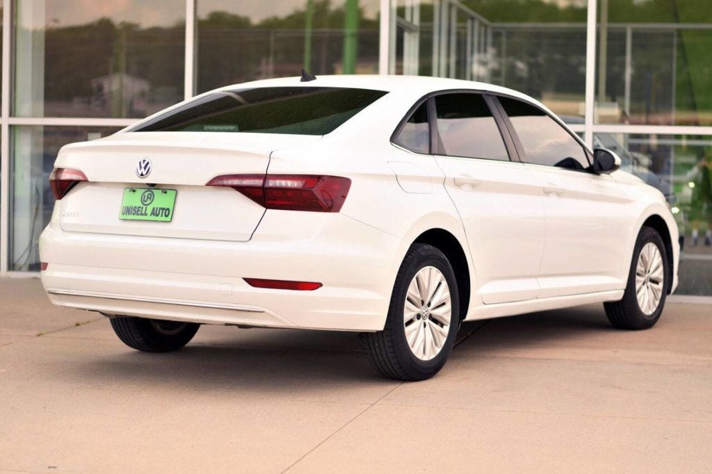 2020 Volkswagen Jetta SE R-Line photo 7