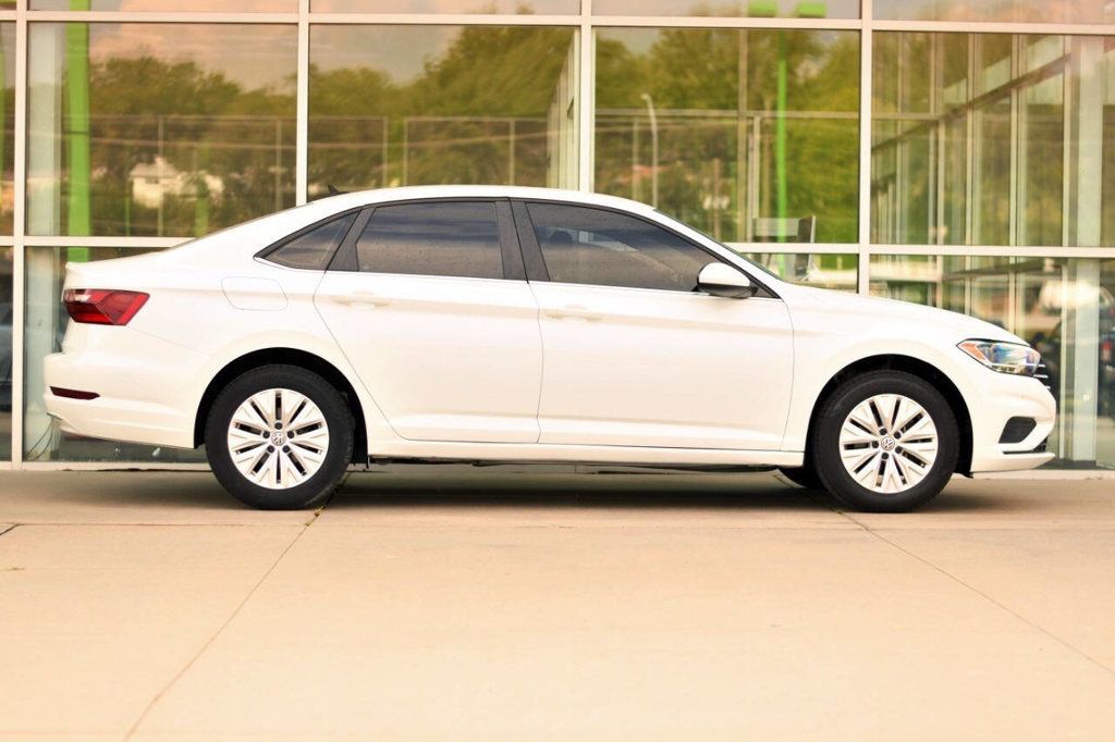 2020 Volkswagen Jetta SE R-Line photo 8