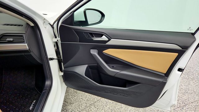 2020 Volkswagen Jetta SE Automatic (ULEV) w/ Cold Weather Package - 23019089 - 24