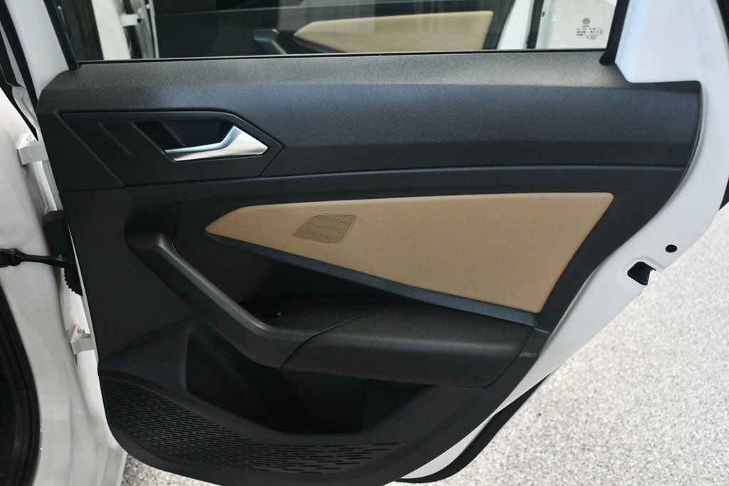 Volkswagen Jetta photo 25