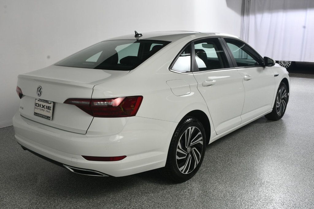 Volkswagen Jetta photo 8