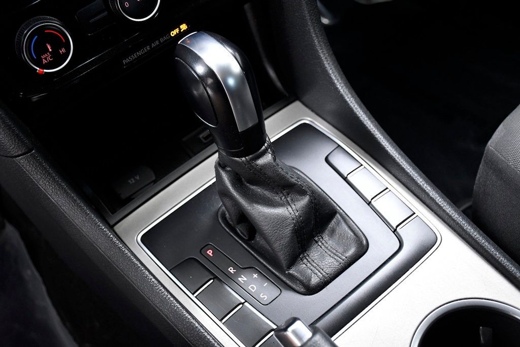 2020 Volkswagen Passat 2.0T S Automatic - 21904744 - 24