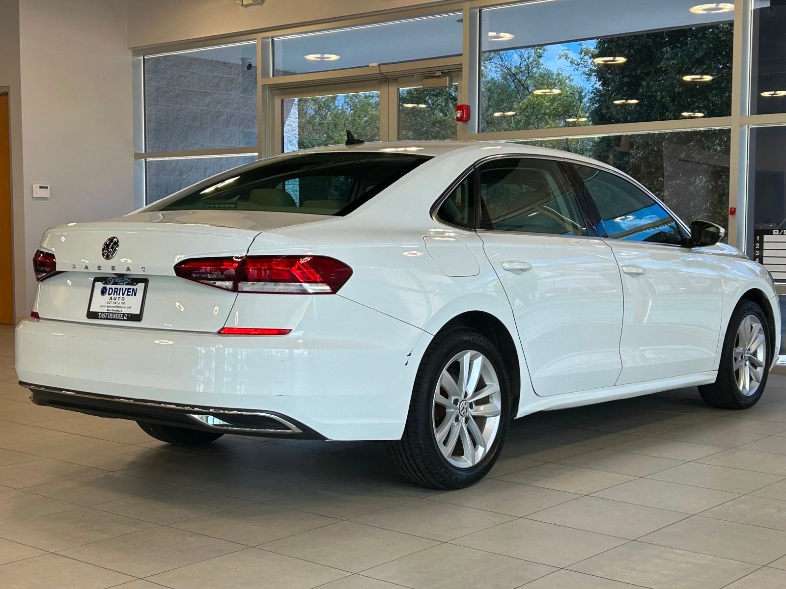 2020 Volkswagen Passat 2.0T photo 11