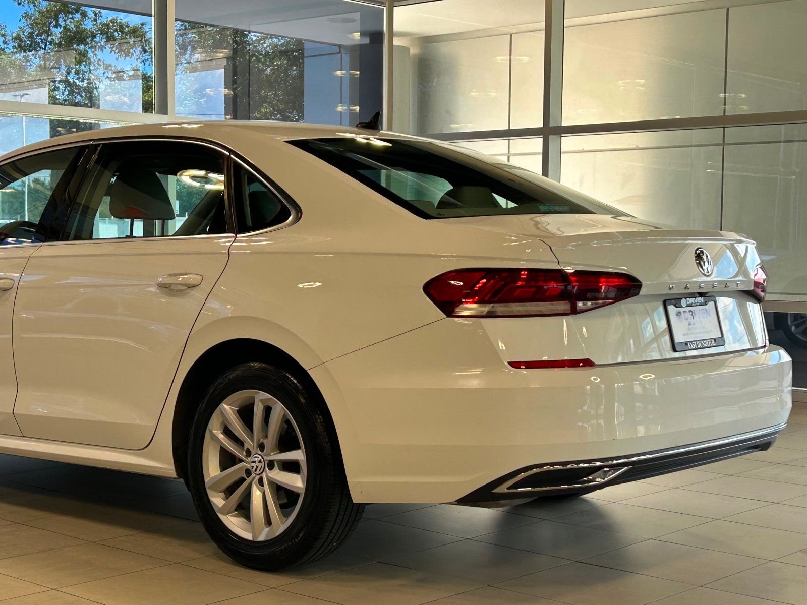 2020 Volkswagen Passat 2.0T photo 12