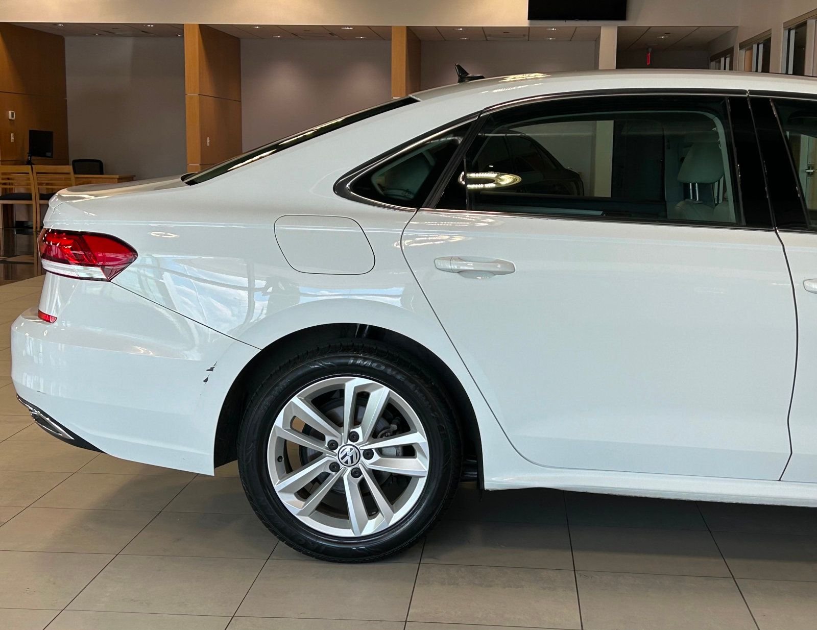 2020 Volkswagen Passat 2.0T photo 16
