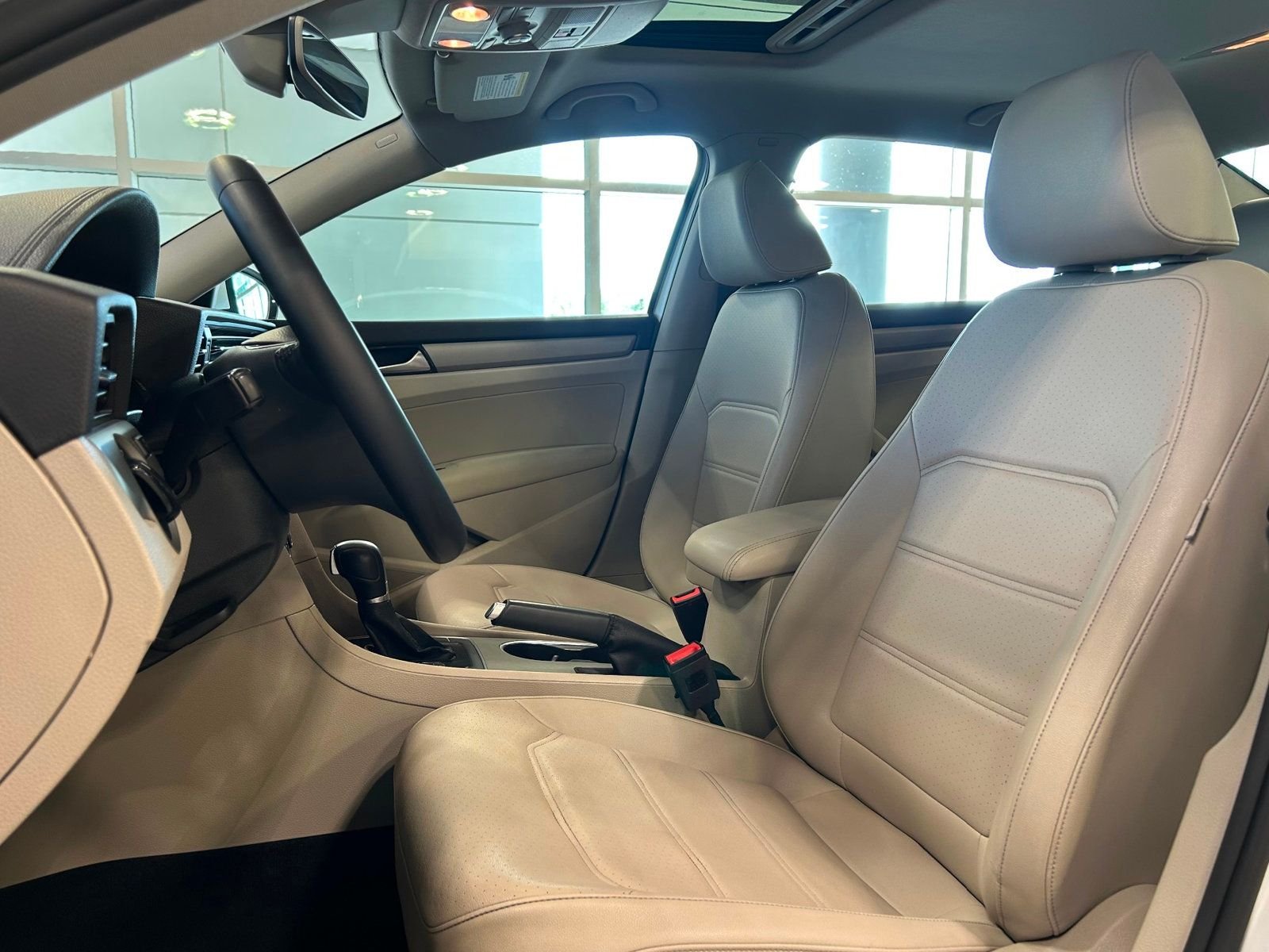 2020 Volkswagen Passat 2.0T photo 20