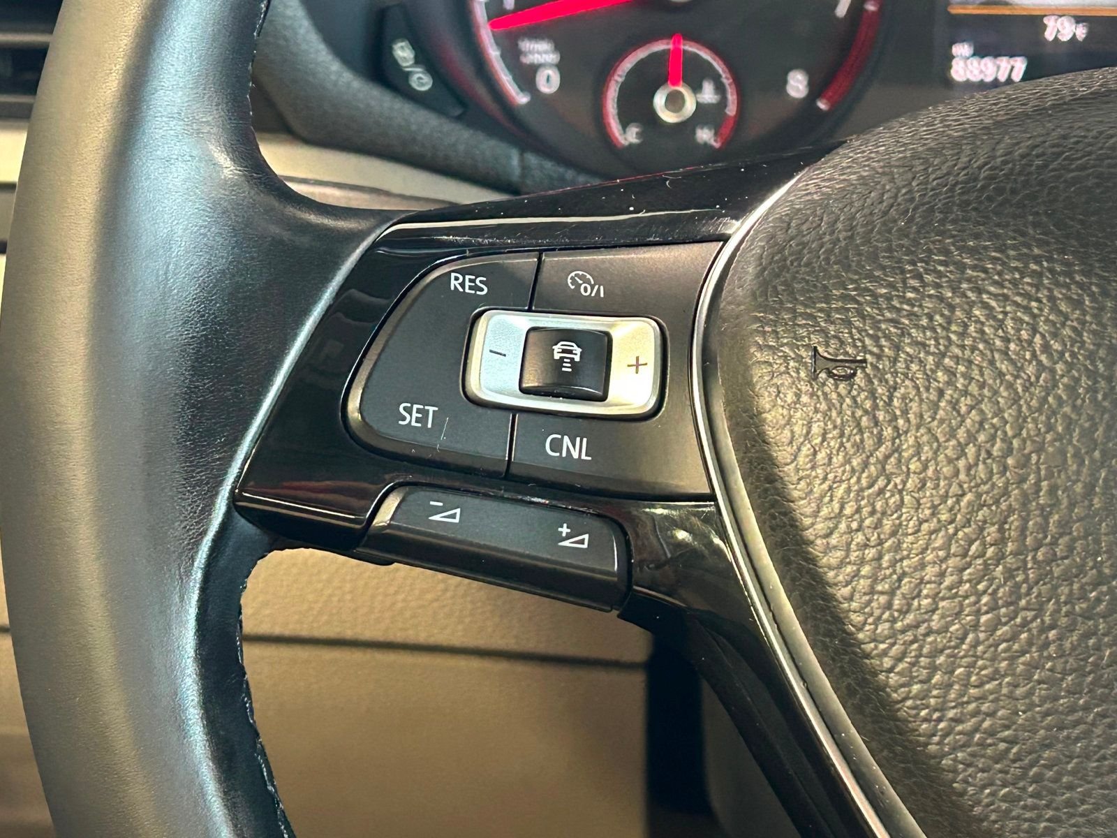 2020 Volkswagen Passat 2.0T photo 25