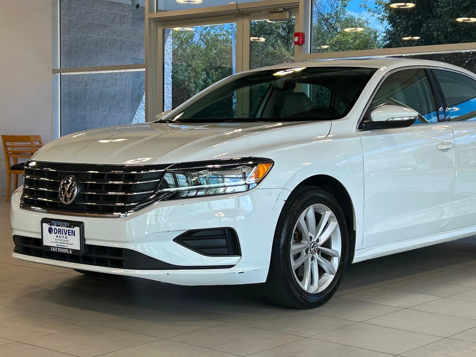 2020 Volkswagen Passat 2.0T photo 2