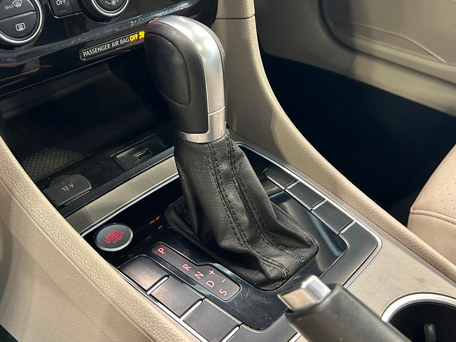 2020 Volkswagen Passat 2.0T photo 32