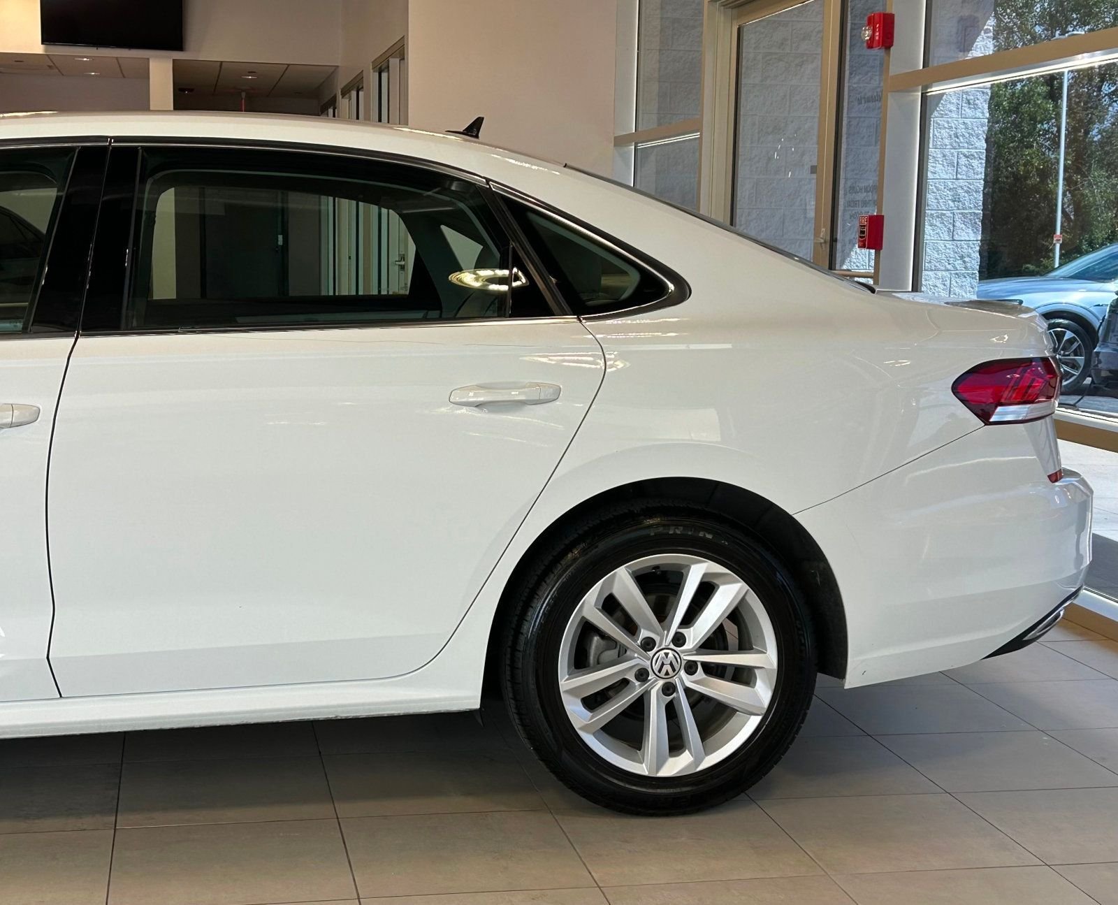 2020 Volkswagen Passat 2.0T photo 8