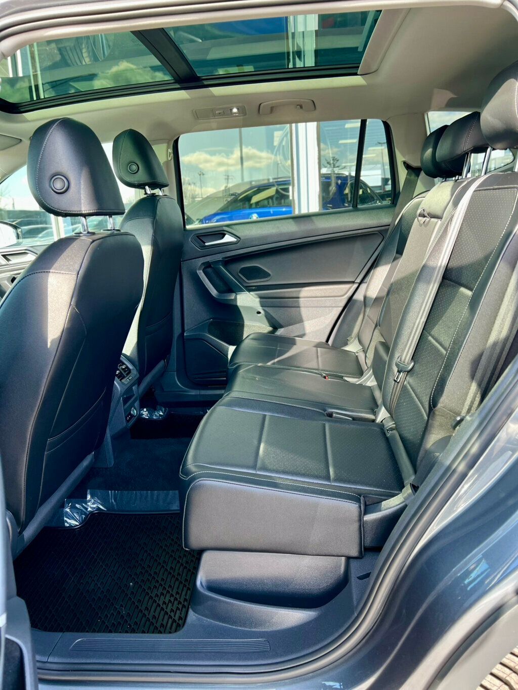 2020 Volkswagen Tiguan SE - 22968853 - 17