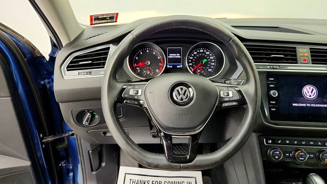 2020 Volkswagen Tiguan SE 4MOTION w/ Panoramic Sunroof - 23092470 - 11