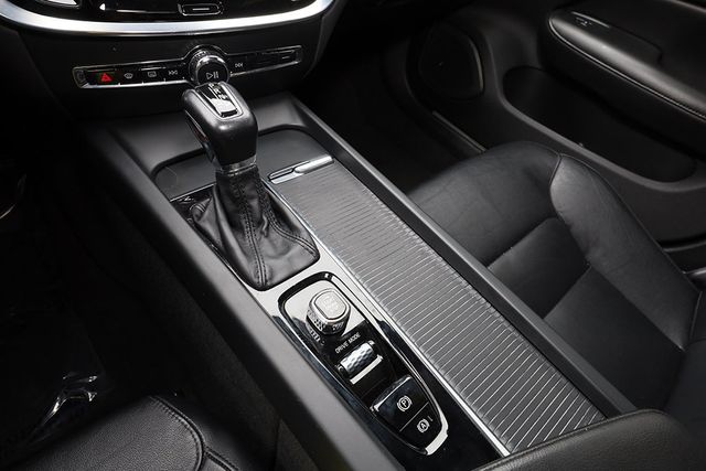 2020 VOLVO S60 T5 FWD Momentum - 23090189 - 28