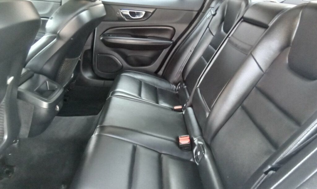 2020 Volvo S60 T5 Momentum photo 10