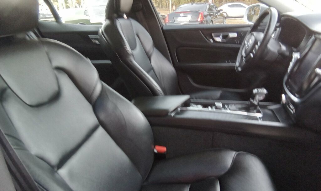 2020 Volvo S60 T5 Momentum photo 12