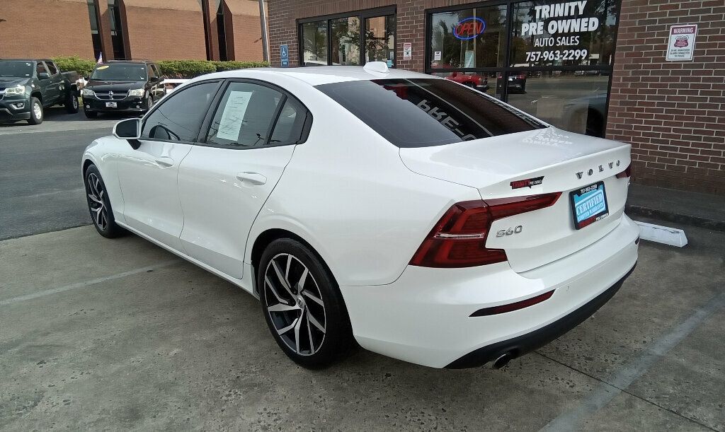 2020 Volvo S60 T5 Momentum photo 2