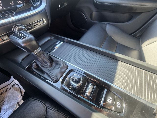 2020 Volvo S60 T6 AWD Momentum - 23091900 - 17