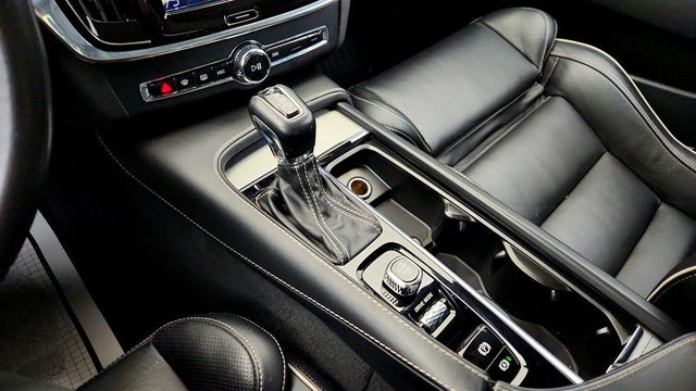 2020 Volvo S90 T6 AWD R-Design with 20'' Wheels + Heated Rear Seats & SW - 22971287 - 15