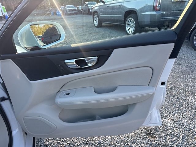 2020 Volvo V60 T5 FWD Momentum - 22973991 - 11