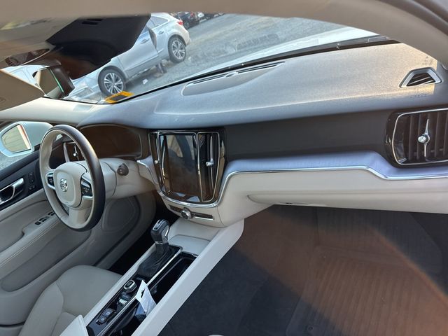 2020 Volvo V60 T5 FWD Momentum - 22973991 - 12