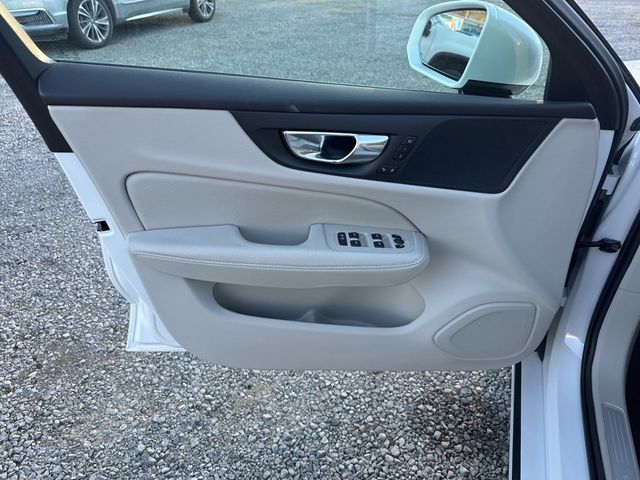 2020 Volvo V60 T5 FWD Momentum - 22973991 - 16