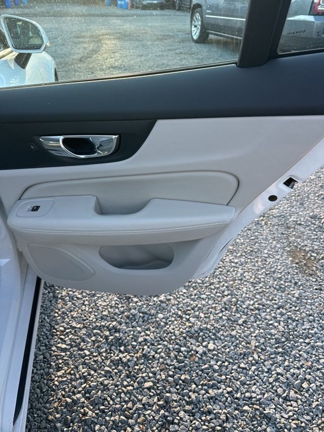 2020 Volvo V60 T5 FWD Momentum - 22973991 - 8