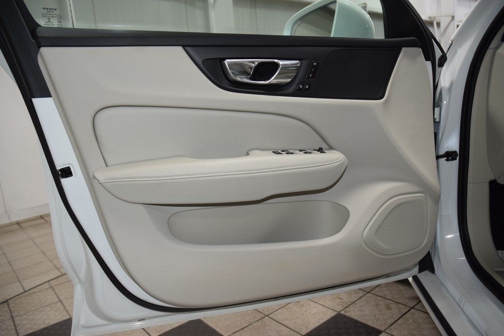 2020 Volvo V60 T5 FWD Momentum - 22976056 - 39