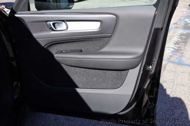 2020 Volvo XC40 T4 FWD Momentum - 22987140 - 17