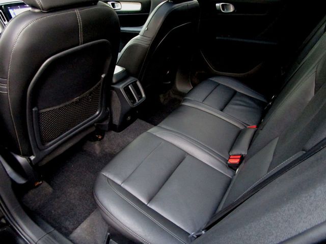 2020 Volvo XC40 T5 AWD Momentum - 22947569 - 16