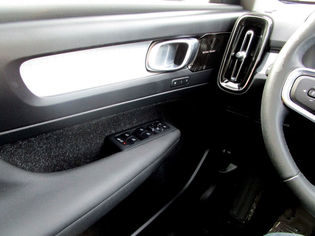 2020 Volvo XC40 T5 AWD Momentum - 22947569 - 26