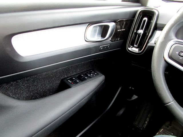 2020 Volvo XC40 T5 AWD Momentum - 22947569 - 26