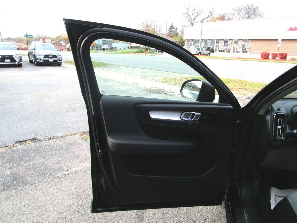 2020 Volvo XC40 T5 AWD Momentum - 22947569 - 32