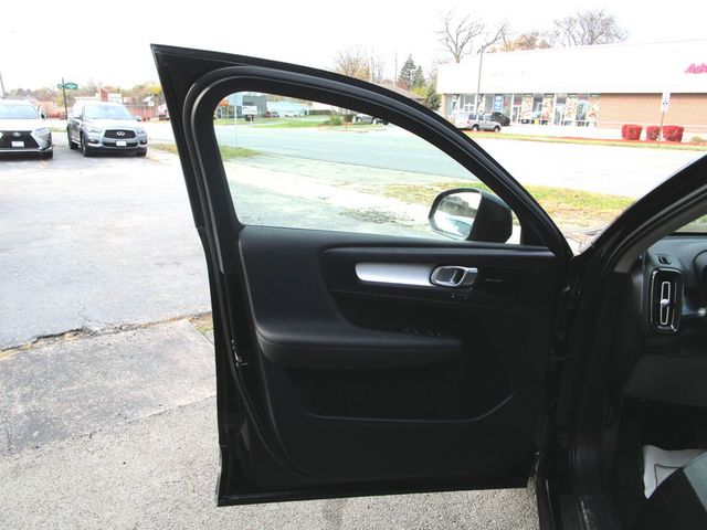 2020 Volvo XC40 T5 AWD Momentum - 22947569 - 32