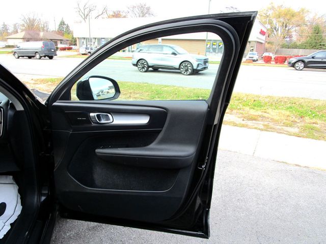 2020 Volvo XC40 T5 AWD Momentum - 22947569 - 33