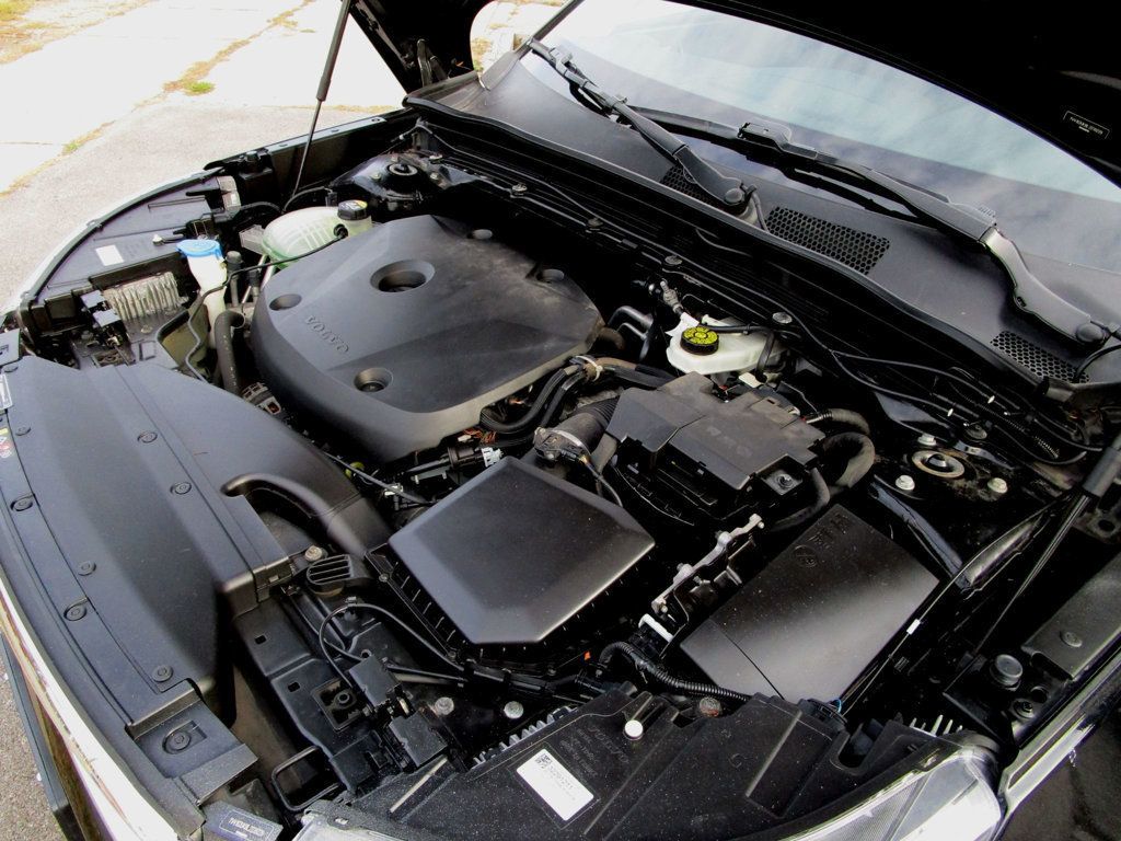 2020 Volvo XC40 T5 AWD Momentum - 22947569 - 37