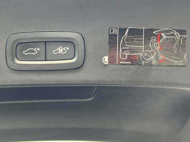 2020 Volvo XC40 T5 AWD Momentum - 23057106 - 17