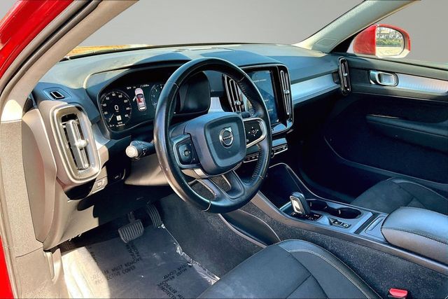 2020 Volvo XC40 T5 AWD Momentum - 22999744 - 10
