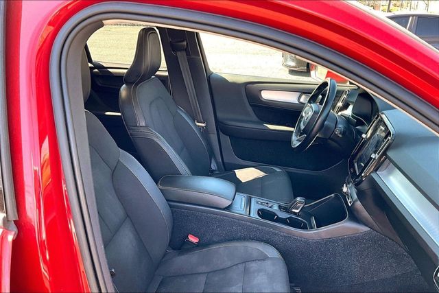 2020 Volvo XC40 T5 AWD Momentum - 22999744 - 11