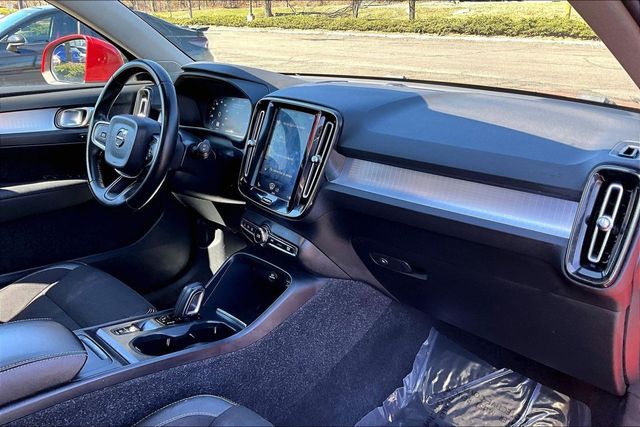 2020 Volvo XC40 T5 AWD Momentum - 22999744 - 12