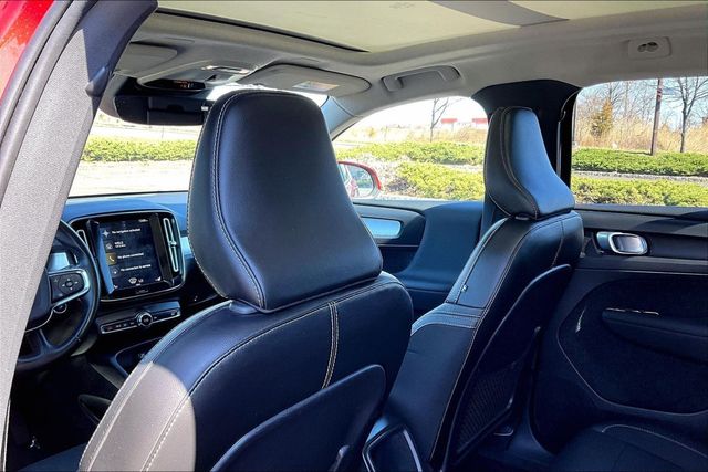 2020 Volvo XC40 T5 AWD Momentum - 22999744 - 17