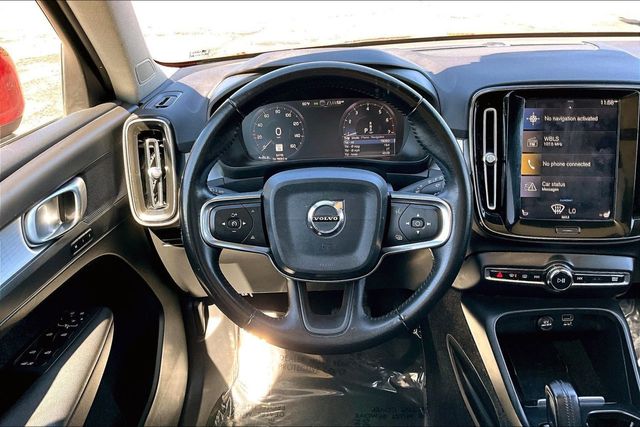 2020 Volvo XC40 T5 AWD Momentum - 22999744 - 19