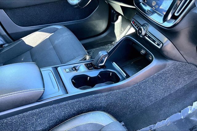 2020 Volvo XC40 T5 AWD Momentum - 22999744 - 27